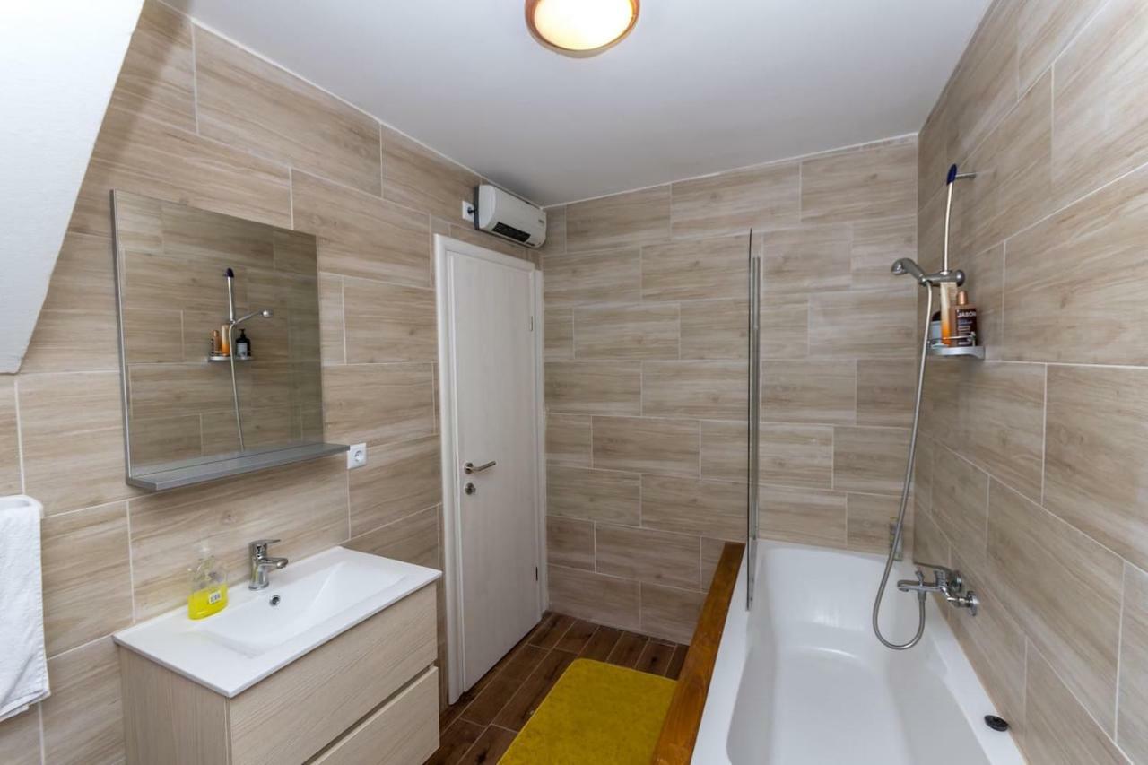 Dalmatinska Kuca Blanka Villa Kastela Ngoại thất bức ảnh
