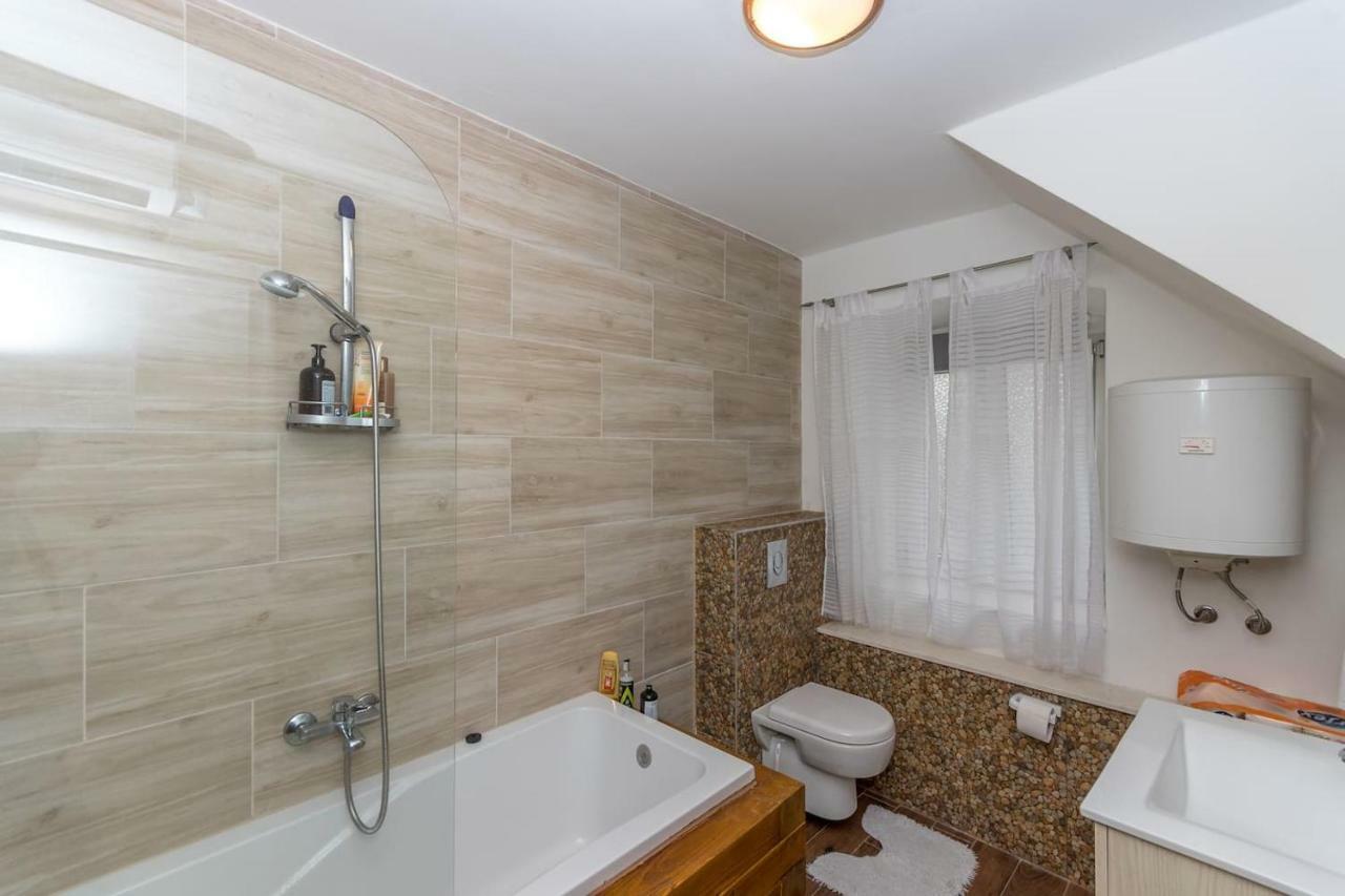 Dalmatinska Kuca Blanka Villa Kastela Ngoại thất bức ảnh